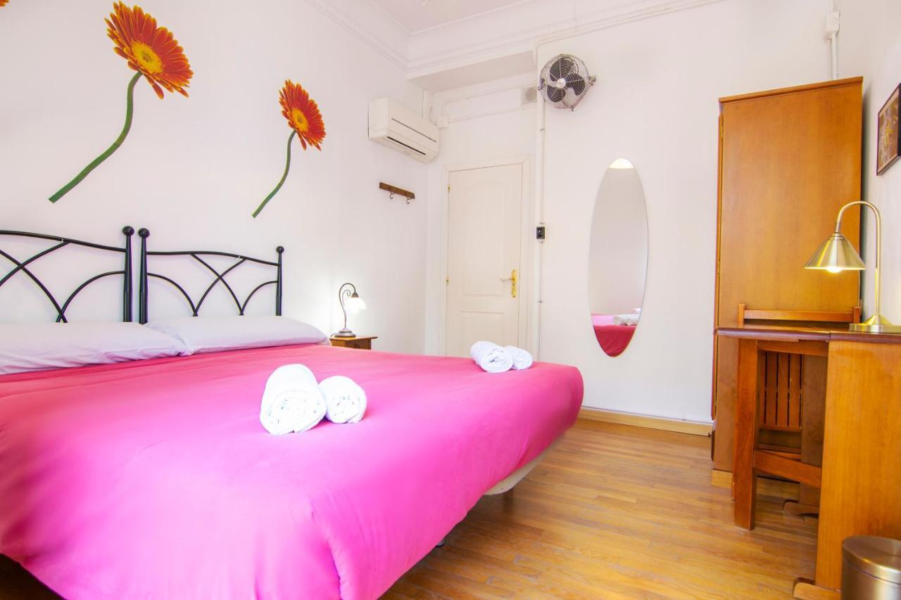 Kasa Katia Guest House บาเลนเซีย ภายนอก รูปภาพ