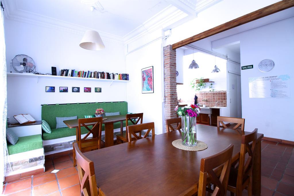 Kasa Katia Guest House บาเลนเซีย ภายนอก รูปภาพ