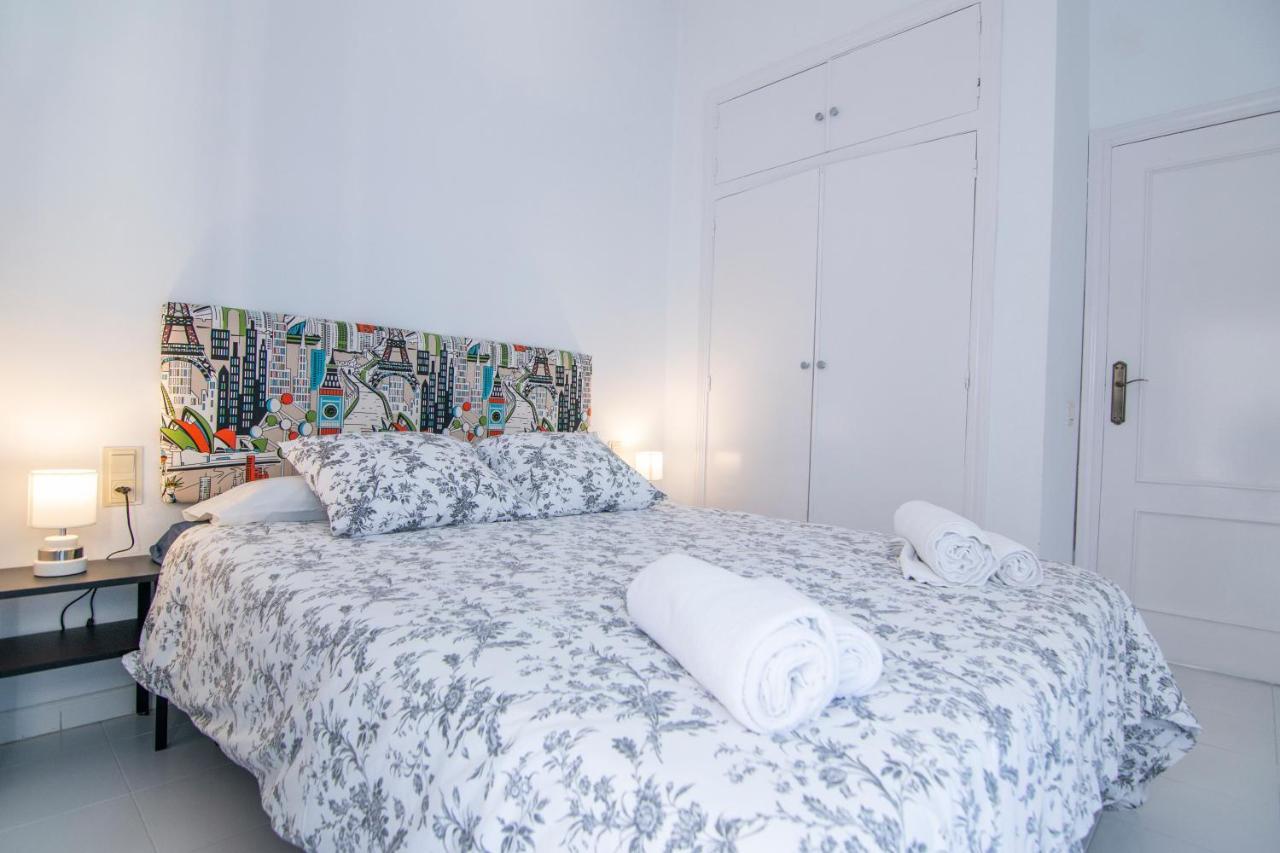 Kasa Katia Guest House บาเลนเซีย ภายนอก รูปภาพ