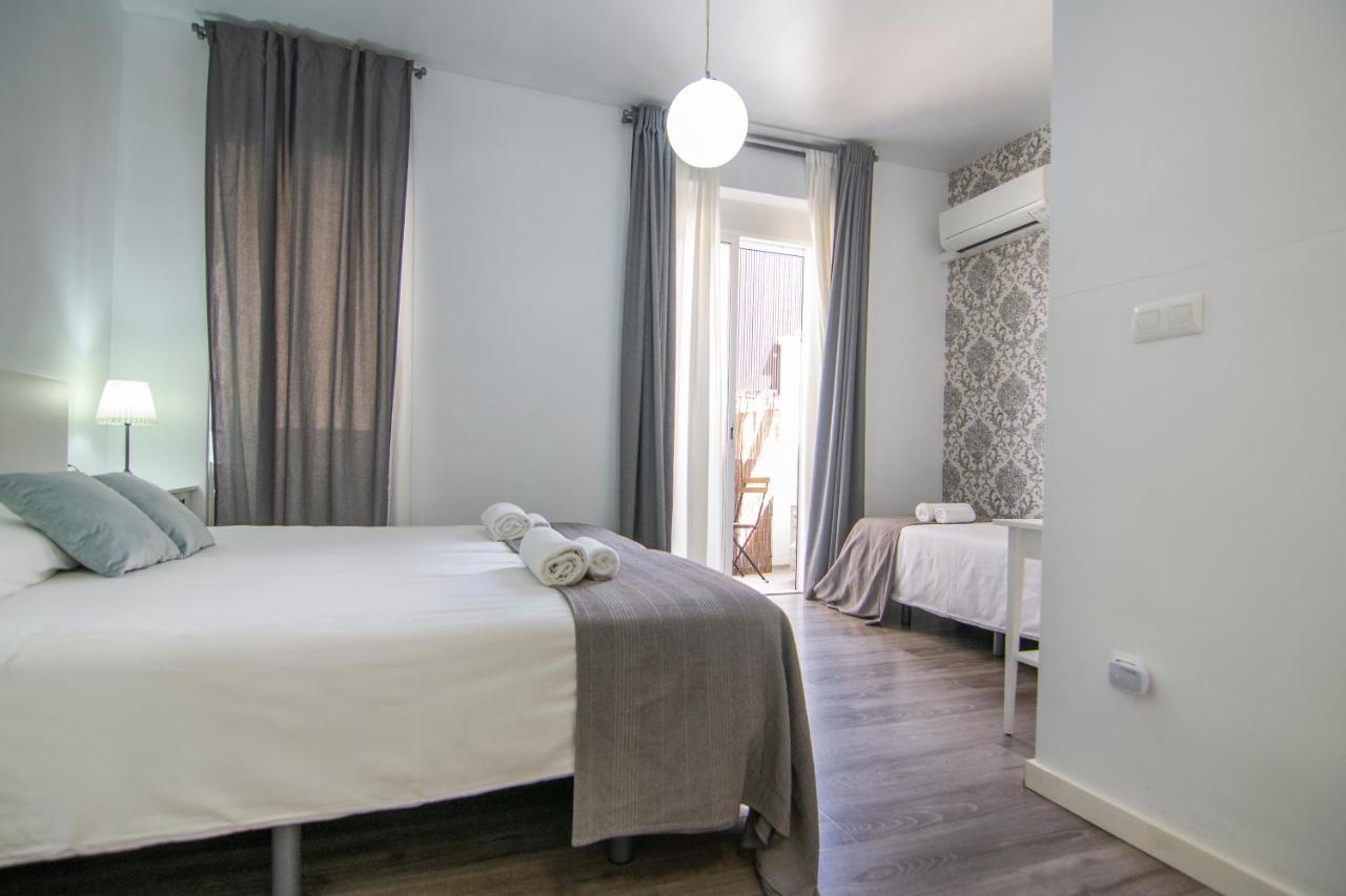 Kasa Katia Guest House บาเลนเซีย ภายนอก รูปภาพ